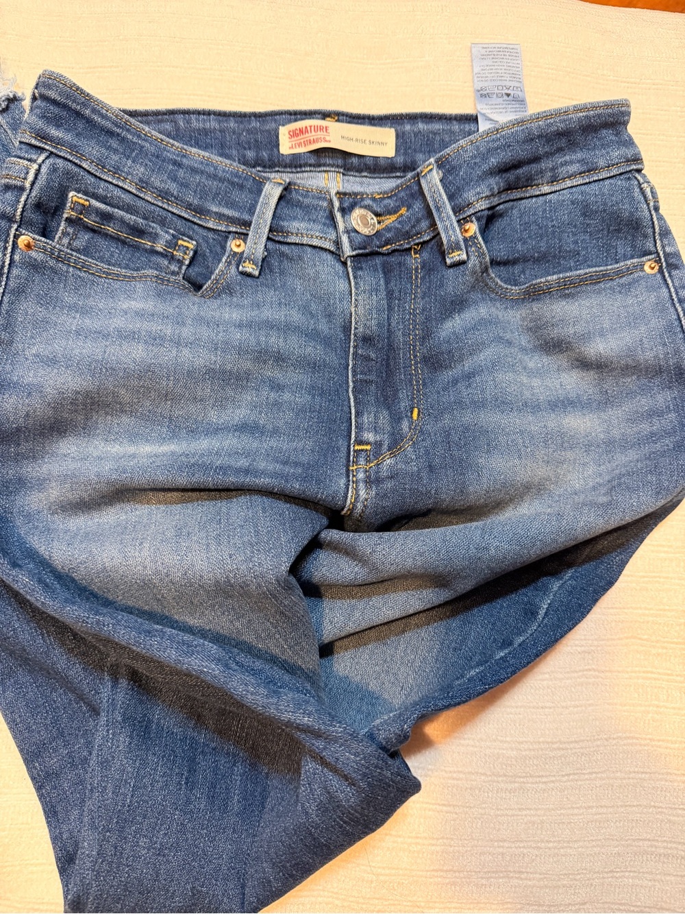 Signature Women's Dark Blue Skinny Jeans